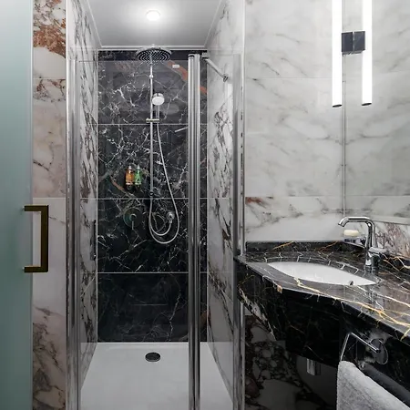 Allure & Hotel 4*