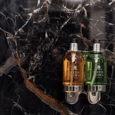 Allure & ホテル 4*