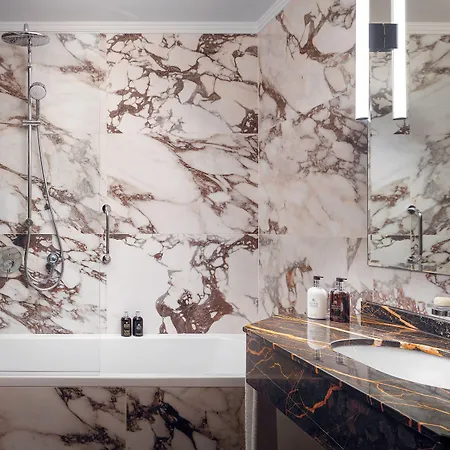 Allure & ホテル 4*