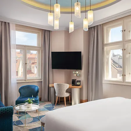 Allure & ホテル 4*